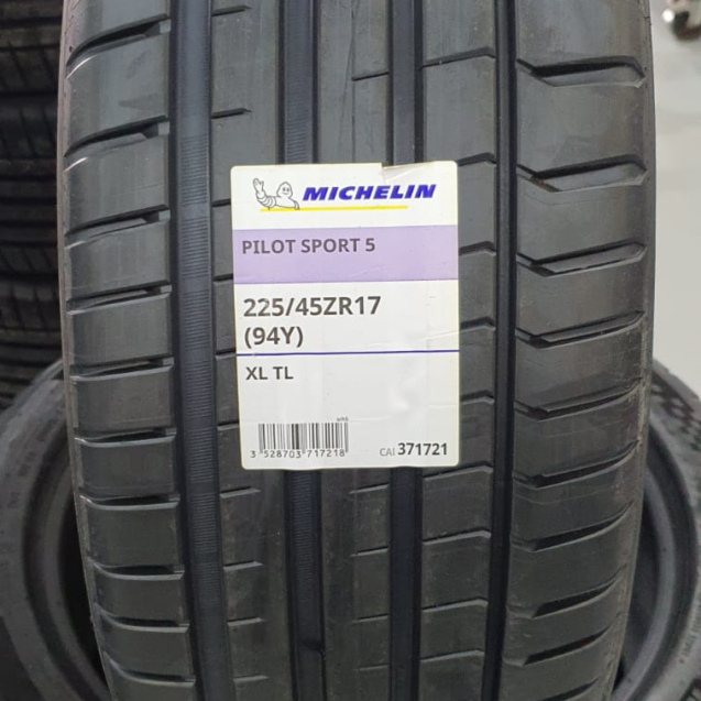 225-45R17 MICHELIN PILOT SPORT 5